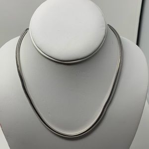 Snake like sturdy silver tone necklace.